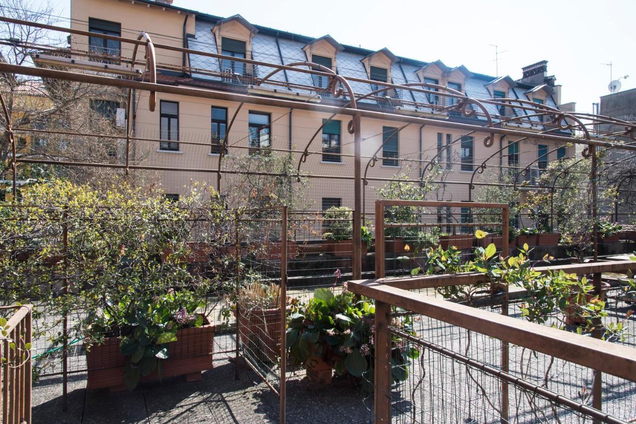Peaceful Court Apartment In Shopping District Milaan Buitenkant foto