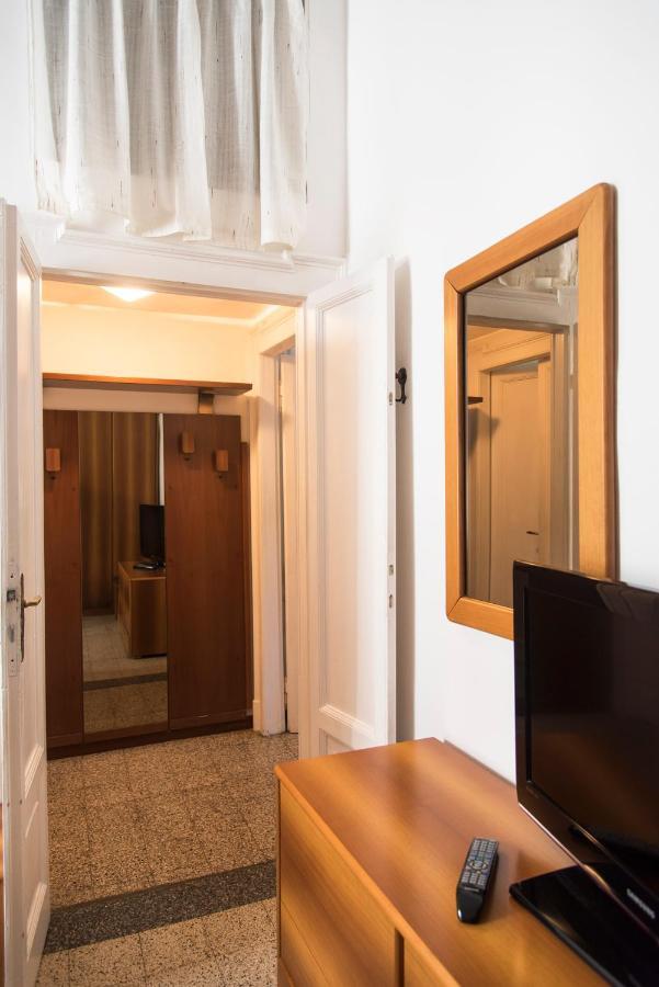Peaceful Court Apartment In Shopping District Milaan Buitenkant foto